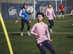 黎巴嫩女足运动员训练刻苦，向胜利进发